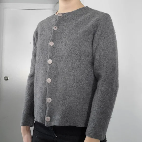 Wool Buttoned Sweater - Picture 4 of 6